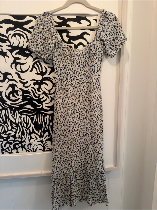 Reformation Dresses & Skirts - REFORMATION Blue & White Floral Puff-Sleeve Midi Dress